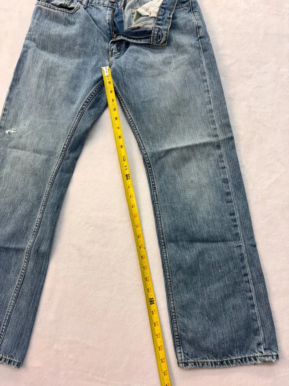 Levi's Men's Blue Jeans --- Straight Leg --- Size: 32 x 34 --- Great Condition!!